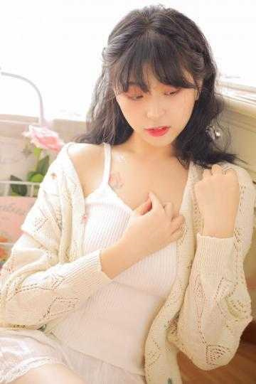 这次，姐姐拼死阻止师门逼我自戕，我灿烂一笑，为了她我又怎能轻易地赴死？